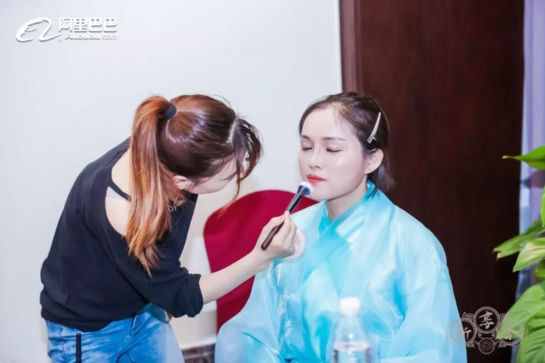 新享薈漢服盛典晚會(huì)漢服妝容準(zhǔn)備