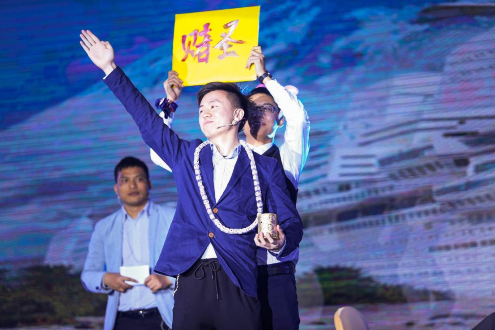 搞笑年會小品節(jié)目《賭圣》