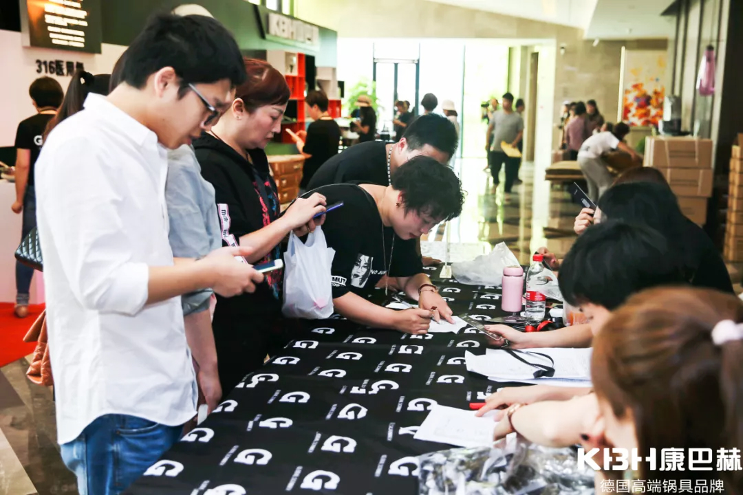 2019康巴赫新品發(fā)布會(huì)——第三代316醫(yī)用級(jí)不銹鋼炒鍋