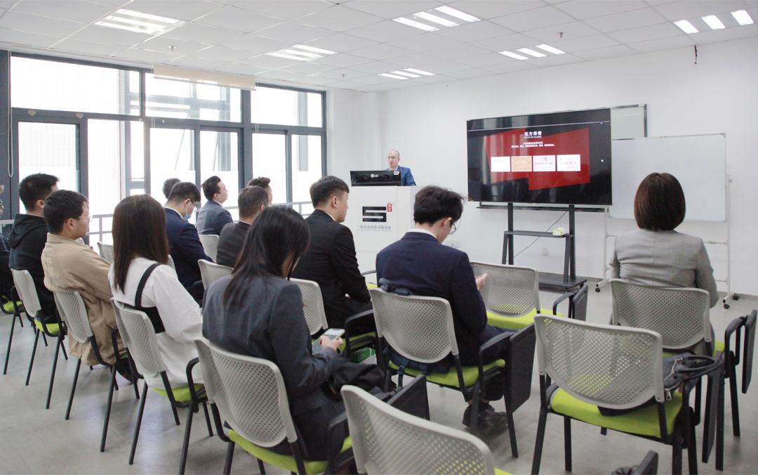 伍方會議副總鄧興發(fā)言