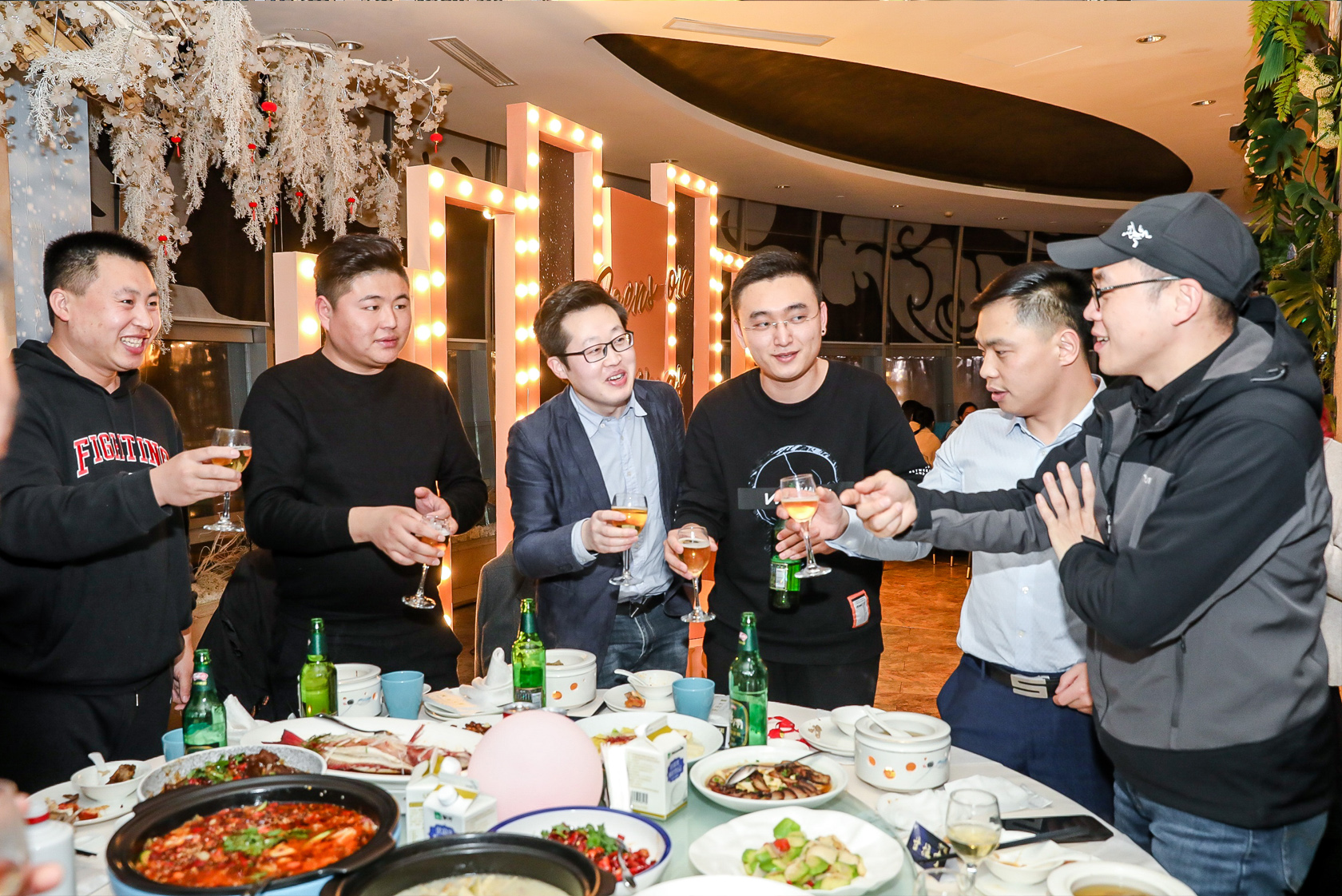 ���I���e