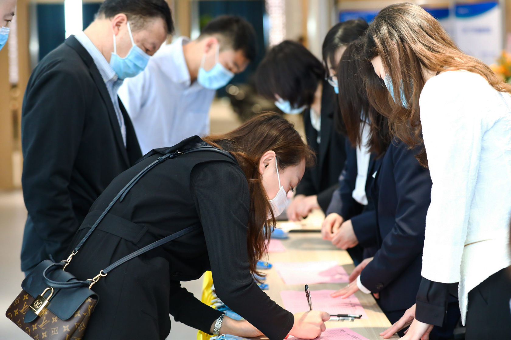 產(chǎn)品發(fā)布會參會嘉賓簽到入場