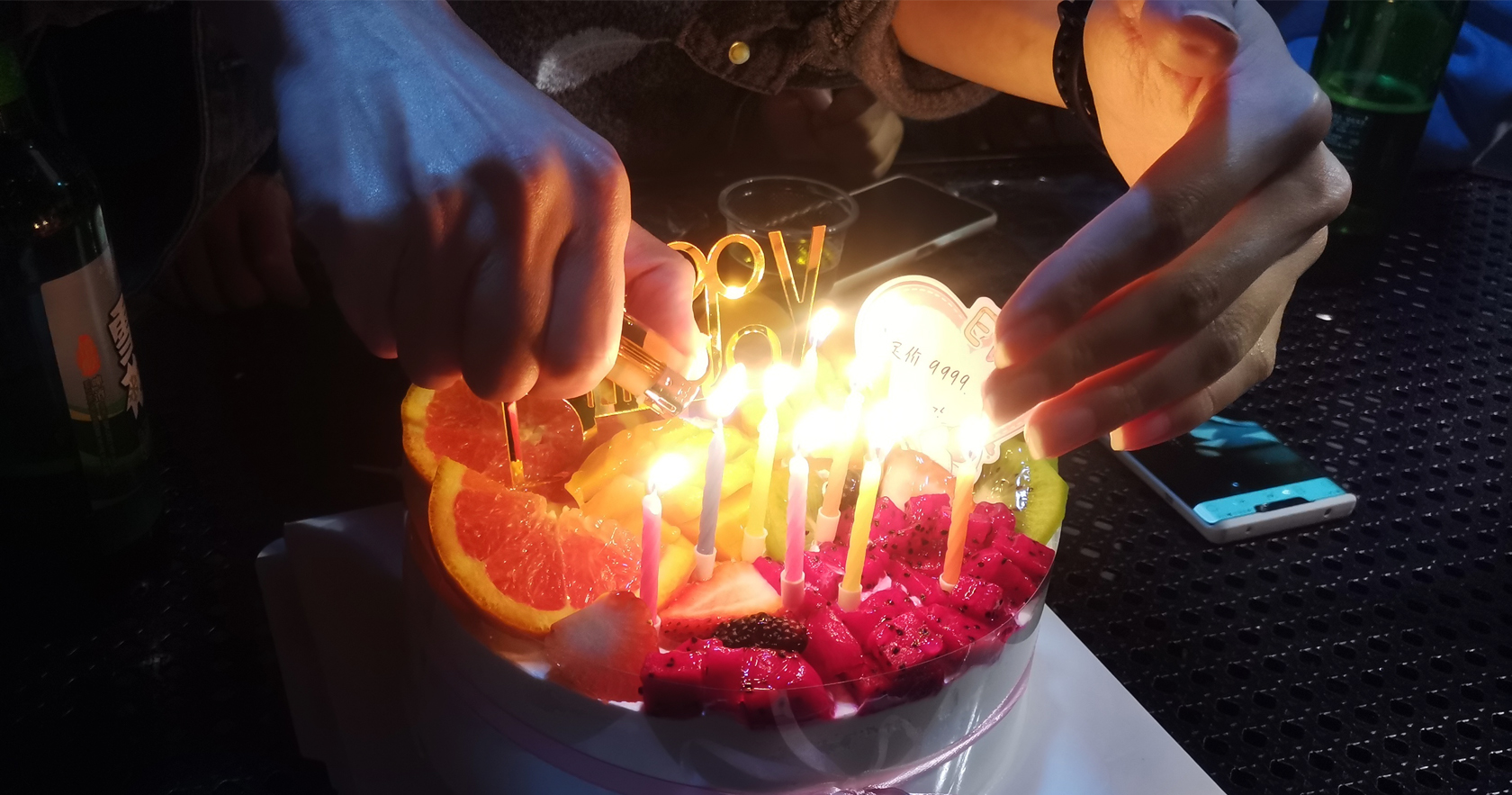 點(diǎn)上生日蠟燭