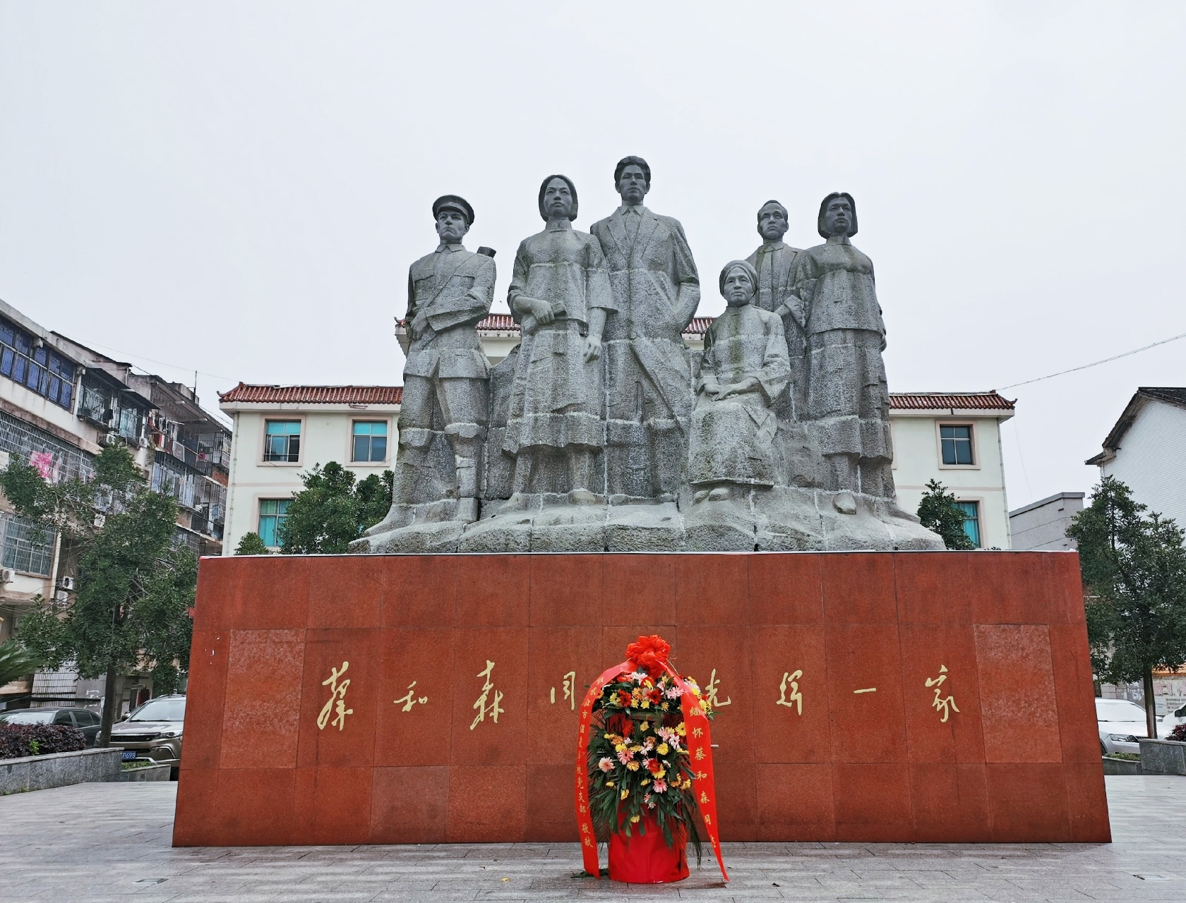 �̺�ɭ�V��(ch��ng)���̺�ɭͬ־���xһ�ҡ�Ⱥ������