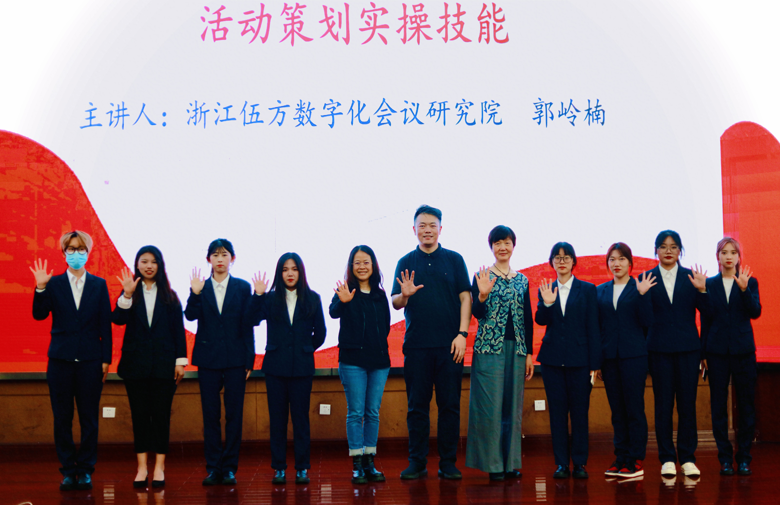 第三十期會獎旅游大講堂師生留影