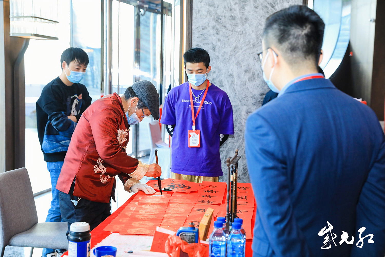 書法家創(chuàng)作春聯(lián)表演