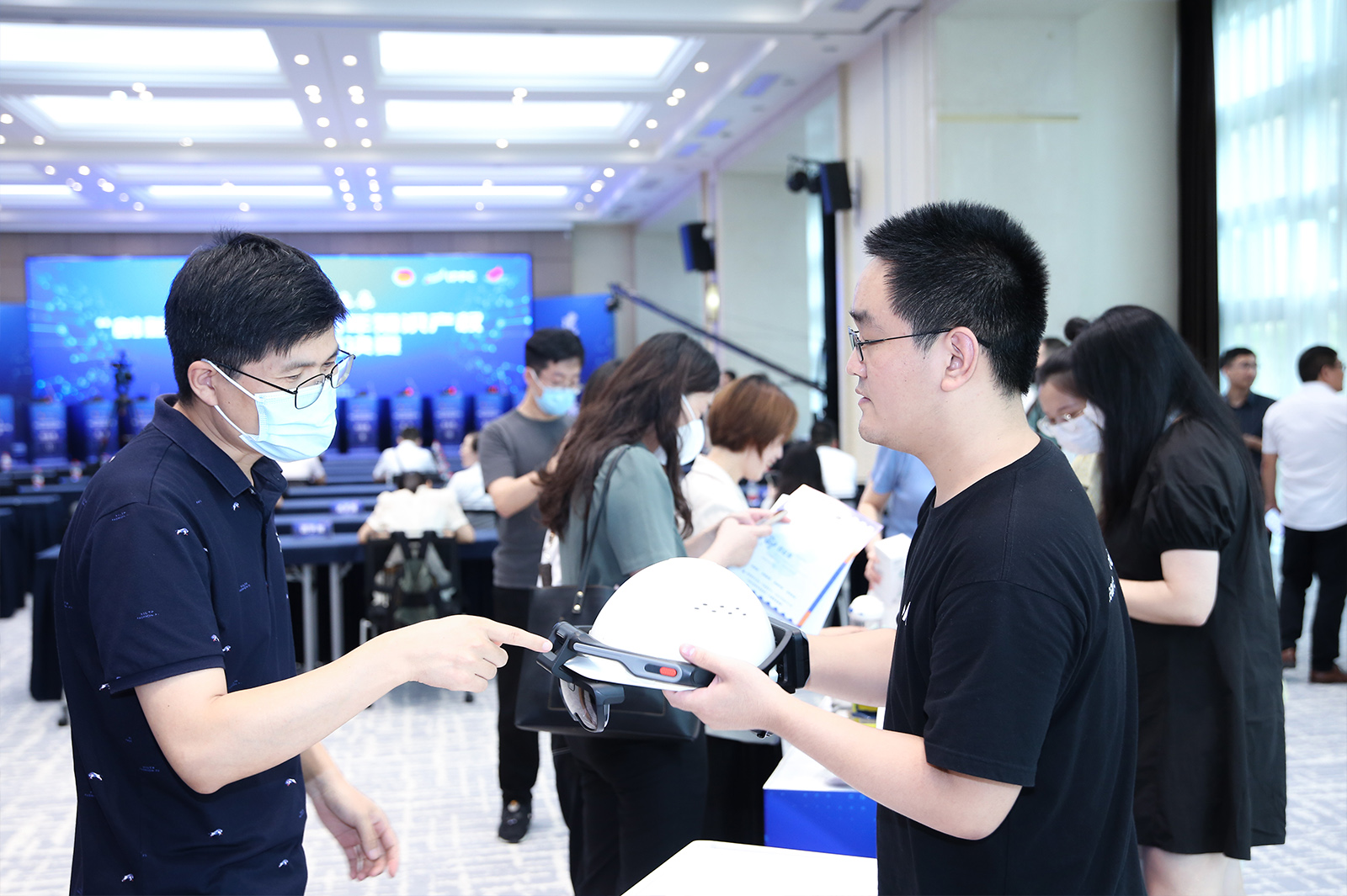 �c���ӄ�(chu��ng)��չ�[��I(y��)�ˆT����