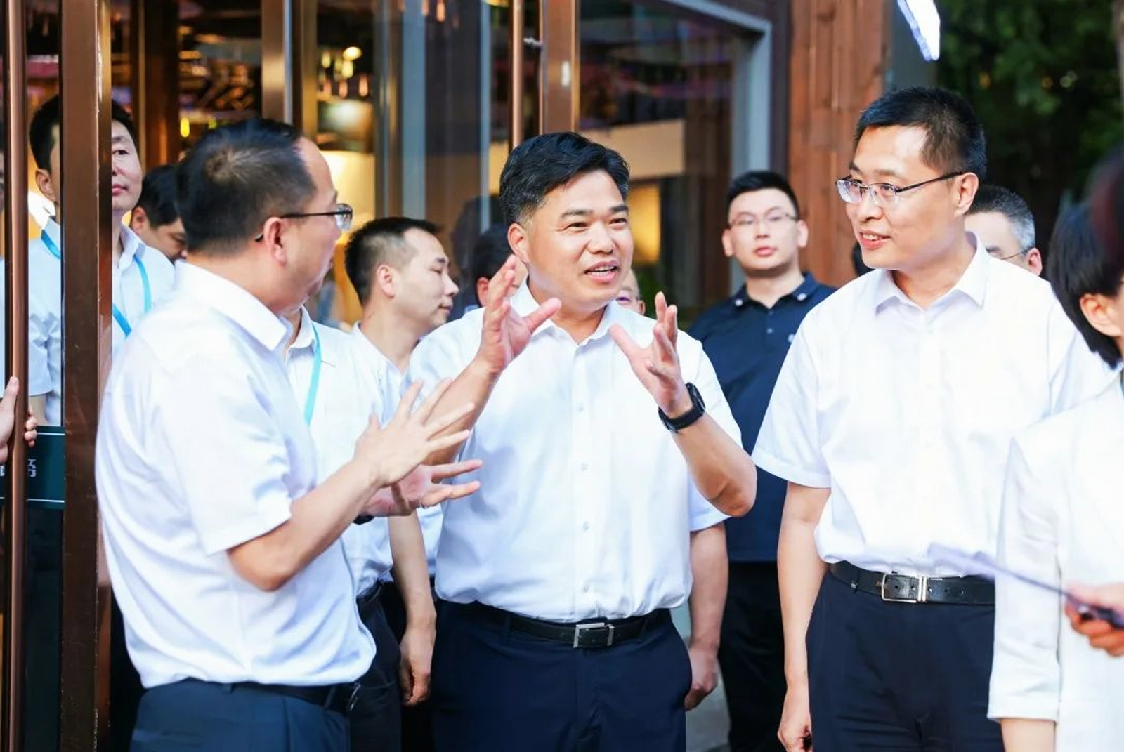 ��ϯ���Ӄxʽ��ӵ�һ���I(l��ng)��(d��o)���������օ��^