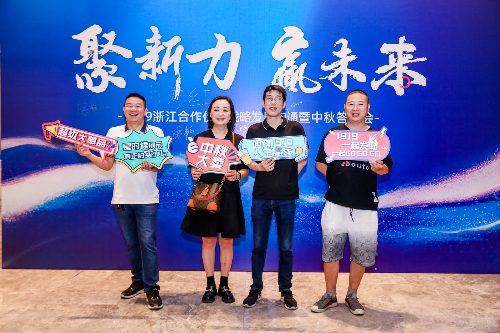 ���e�ں�����ǰ��Ӱ