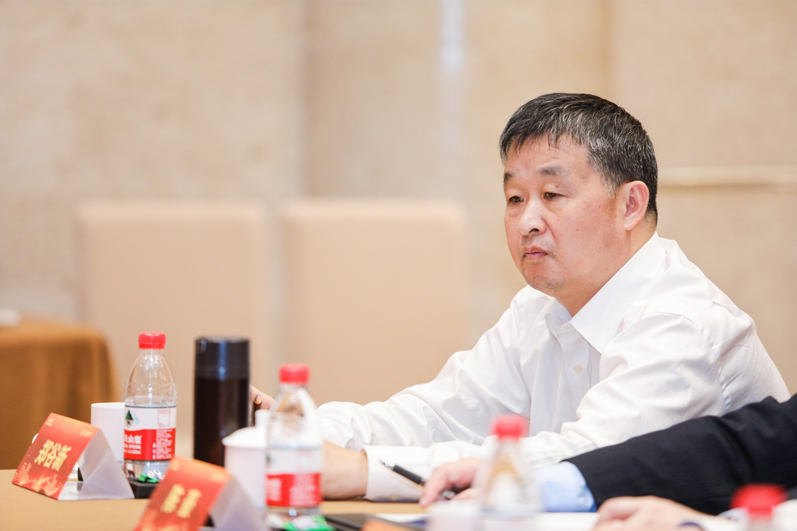 �������e�،�