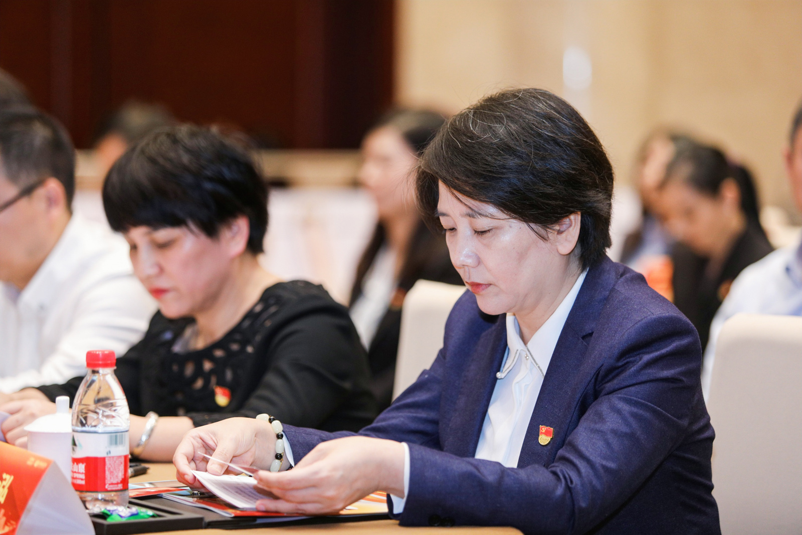 �������e�،�