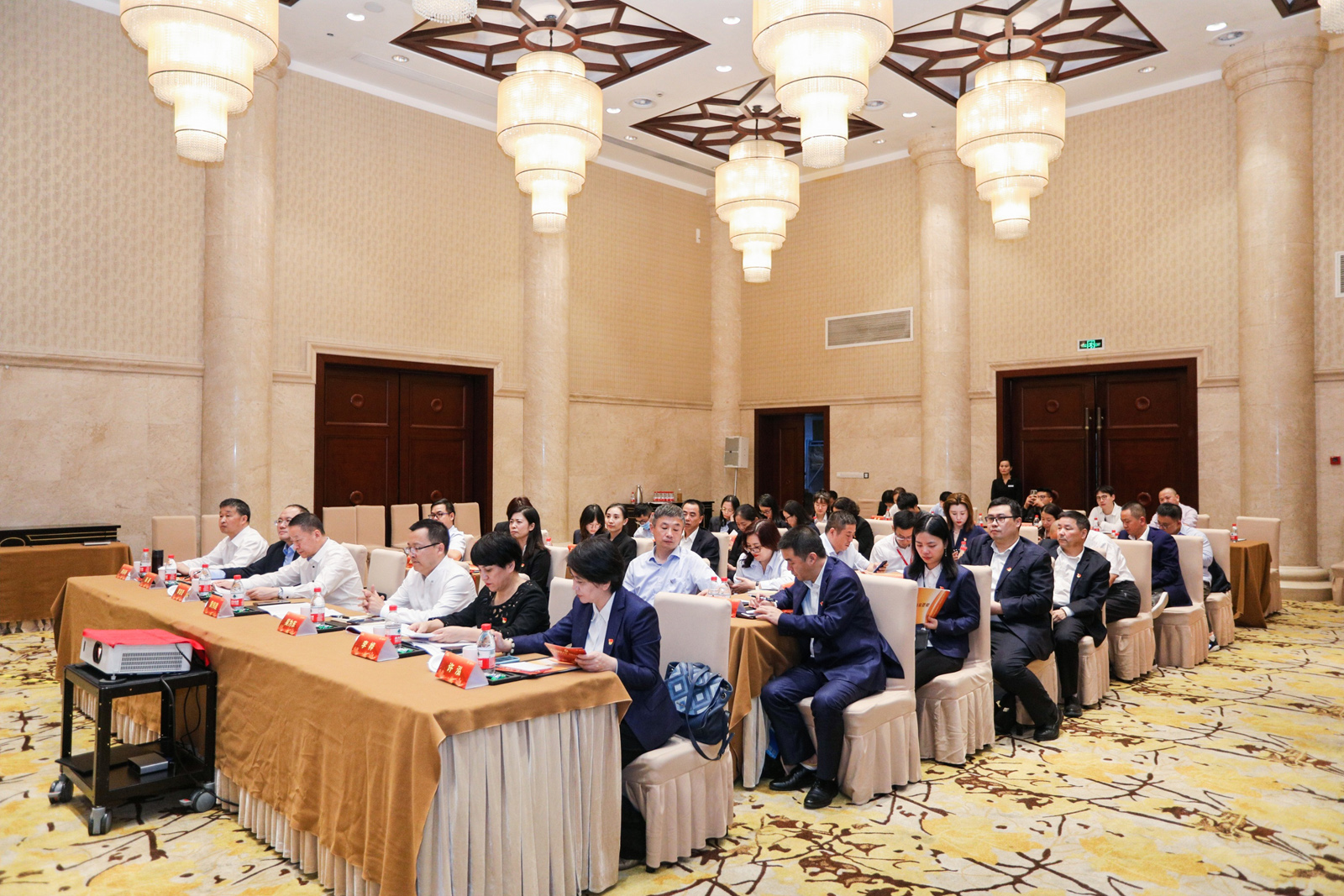 ��ʡ��Ͷ�خa(ch��n)���F(tu��n)���޹�˾�������Cȯ�ɷ����޹�˾�tɫ�h����ӬF(xi��n)��