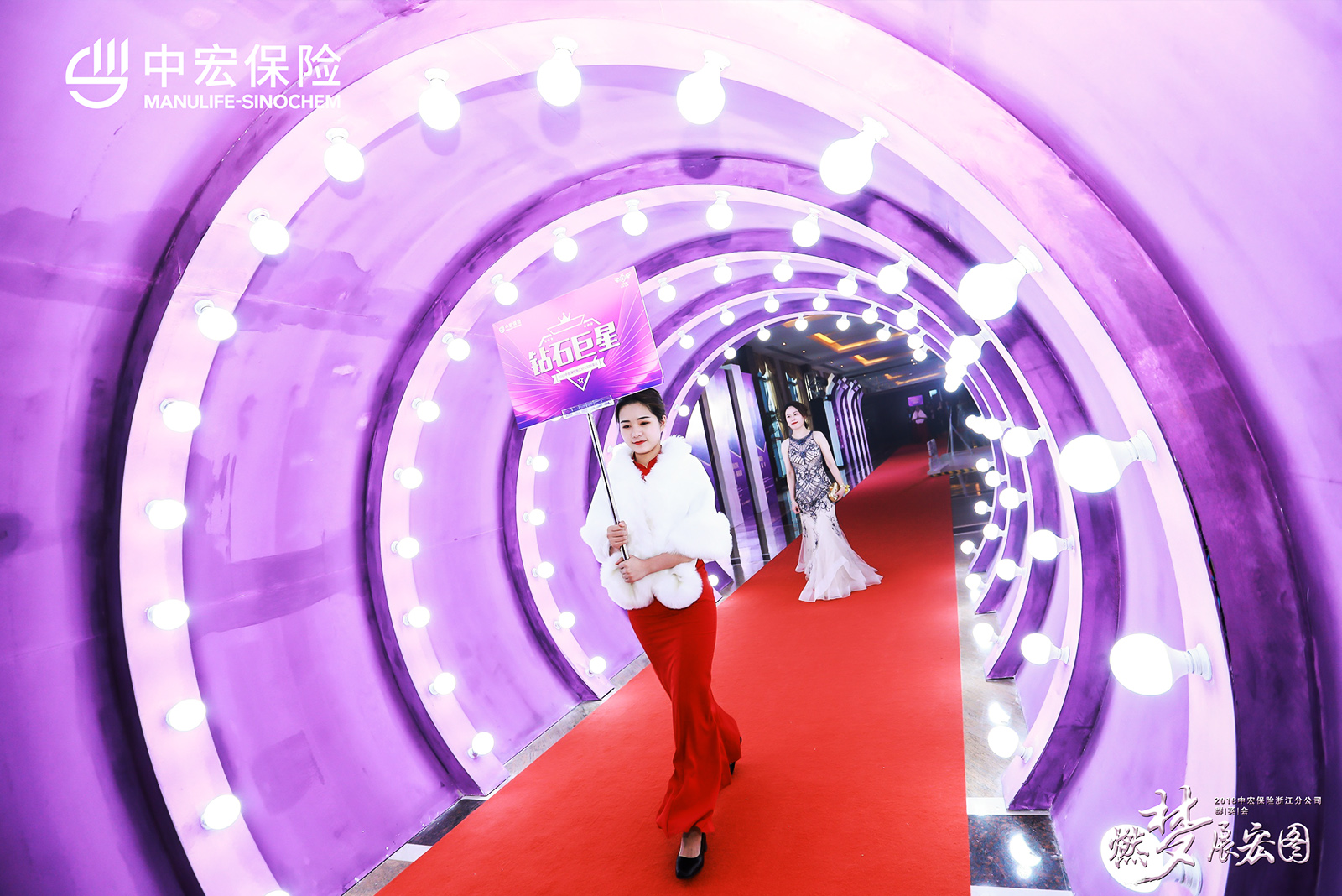 活動現(xiàn)場序廳物料設(shè)計布置效果