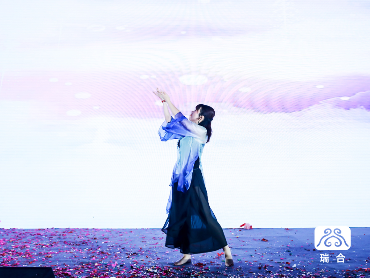 公司周年慶員工舞蹈表演節(jié)目