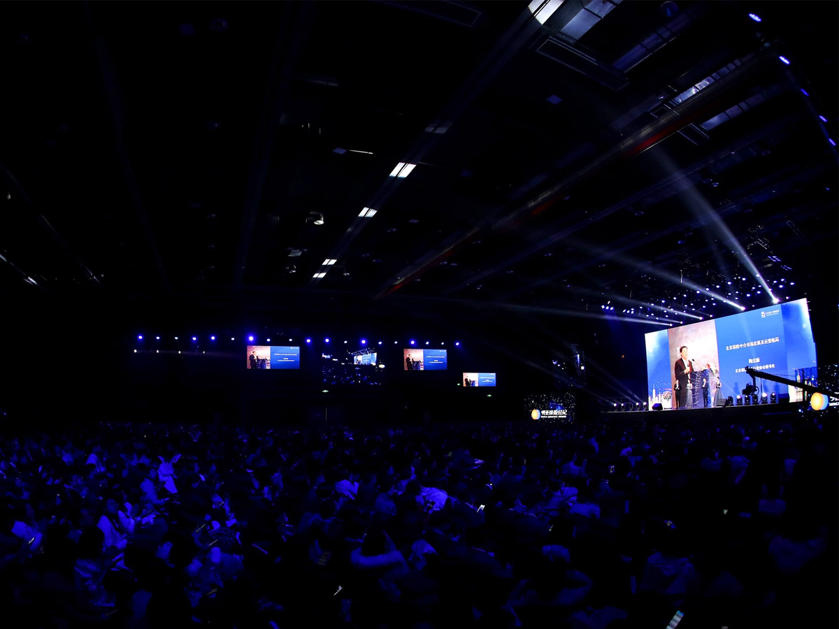 30周年慶典活動領(lǐng)導(dǎo)致辭場景