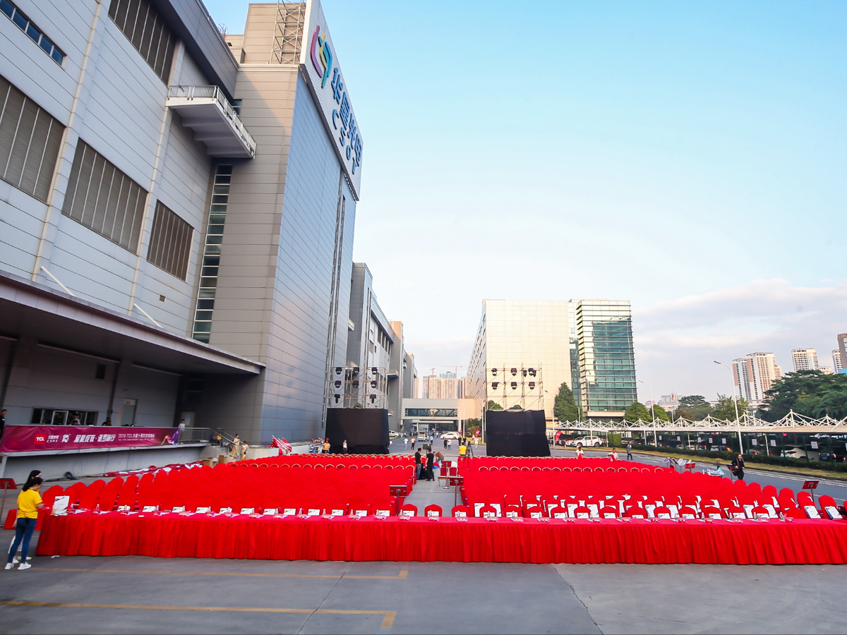 活動執(zhí)行人員及禮儀人員在活動現(xiàn)場預(yù)熱