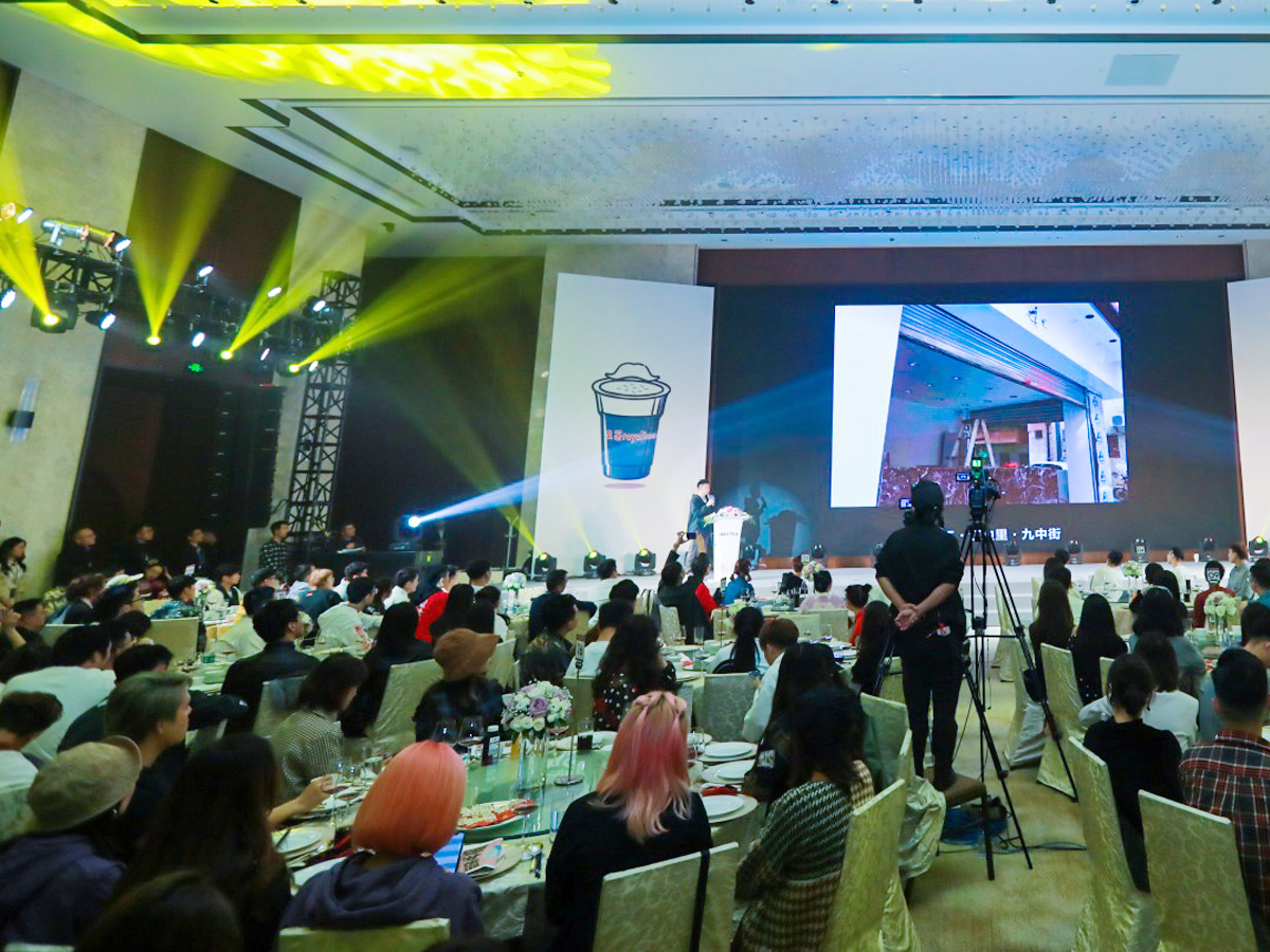 �����^(q��)