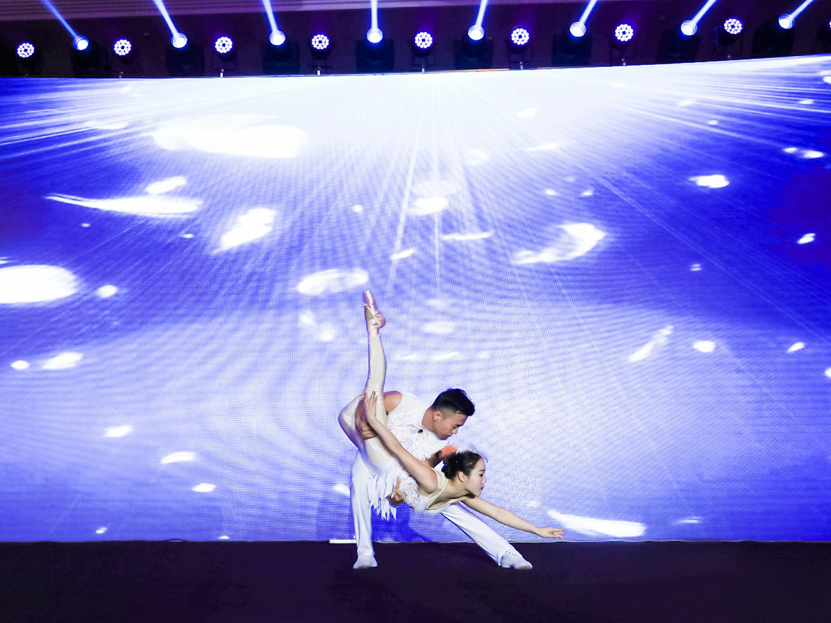 精彩的年會(huì)舞蹈表演節(jié)目